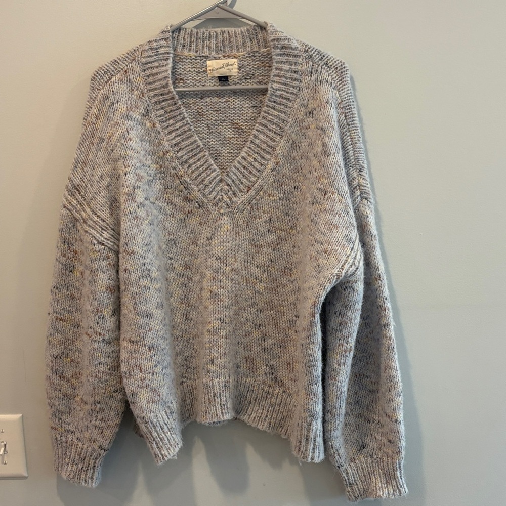 Universal Thread Speckled Gray V-Neck Sweater